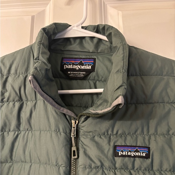 Patagonia Women’s Olive Puffer Jacket - Picture 3 of 9